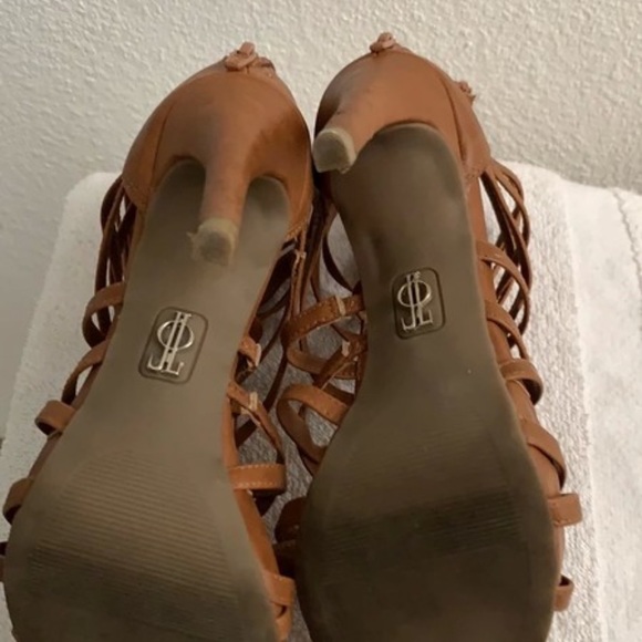 JLo pumps - Picture 4 of 5